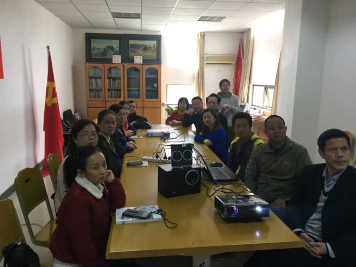 1509528561650554.jpg 组织观看十九大直播照片3.jpg